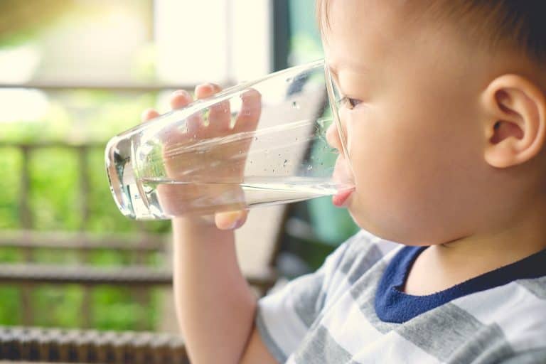 Mi bebé no quiere agua: ¿Qué puedo hacer?