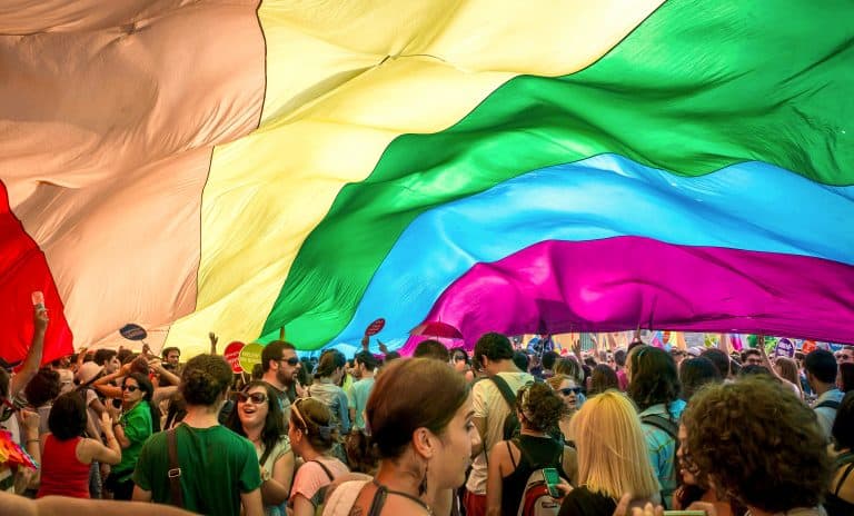 Celebrar el Día Internacional del Orgullo LGBT con niños