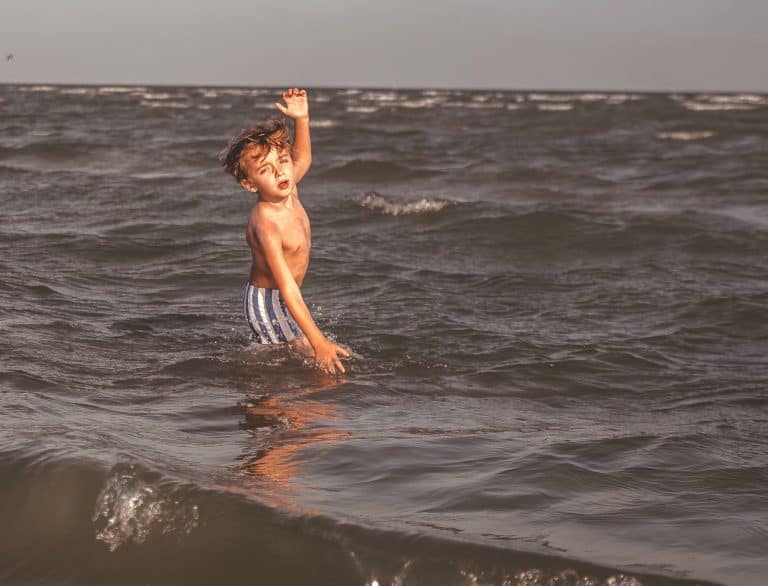 ¿Qué hacer cuando un niño tiene miedo al agua?