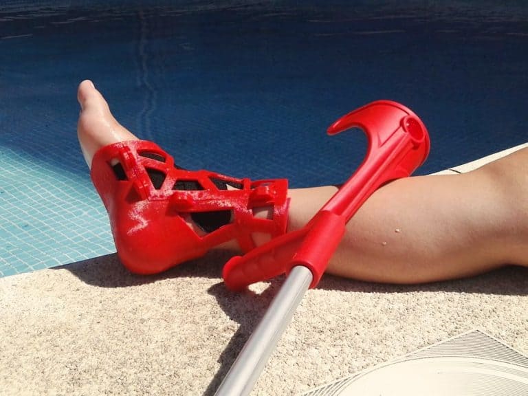 Bañarse con brazo roto ya es posible gracias a las férulas en 3D