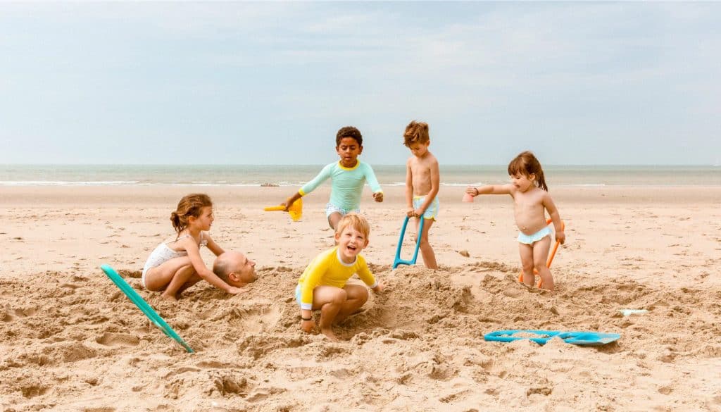 Los mejores juegos de playa para adultos y niños