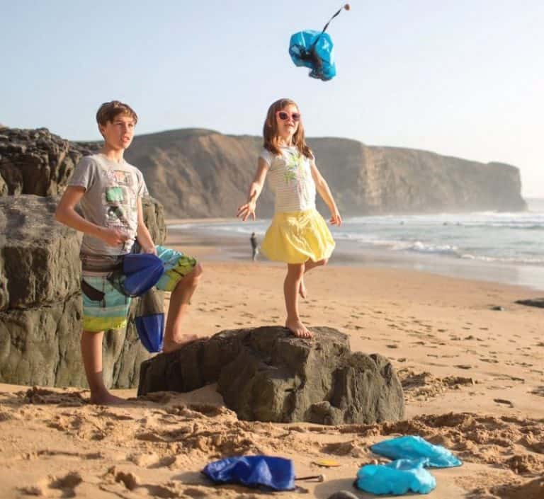 11 juguetes de playa originales para ni os Criar con Sentido Com n