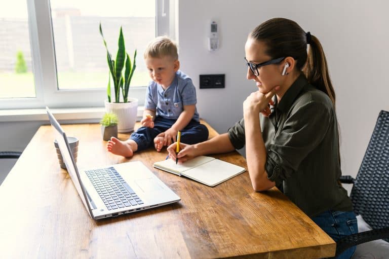 El 40% de padres no pasa las vacaciones escolares con sus hijos