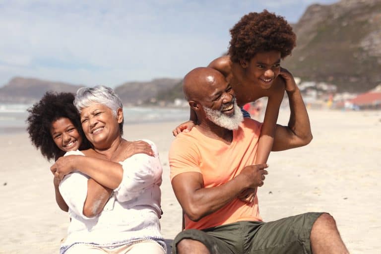 Las vacaciones con los abuelos aumenta el bienestar de los niños