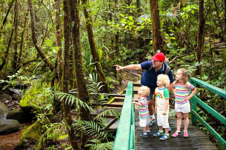 Las 10 cosas que no pueden dejar de hacer los niños en verano