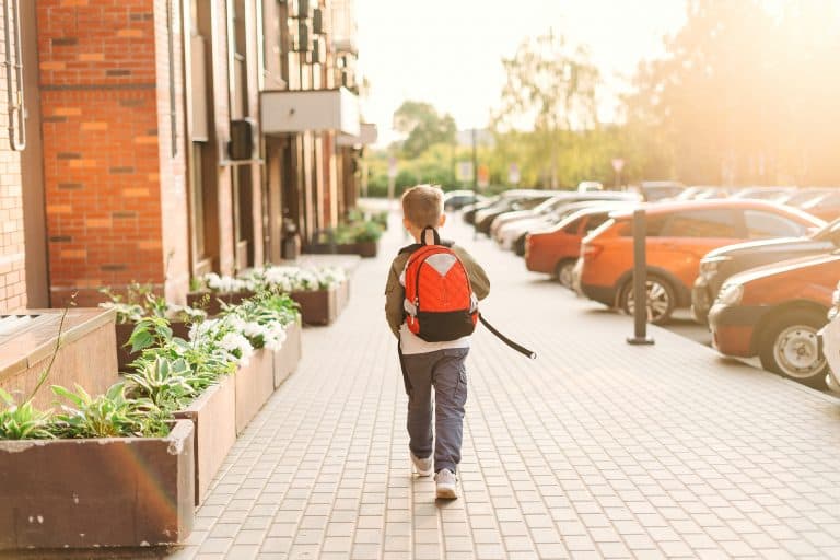 Cómo elegir mochila para cuidar la espalda de nuestros hijos