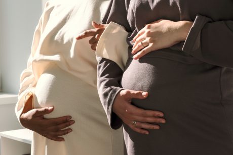El efecto "contagio" en el embarazo existe, según dos estudios