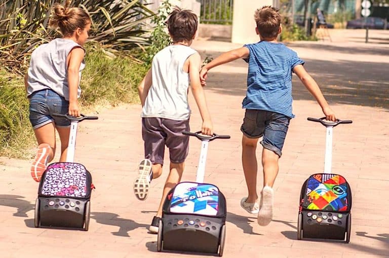 Mochilas infantiles con ruedas o cómo cuidar la espalda de los niños