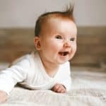 La primera risa del bebé es como la de los primates