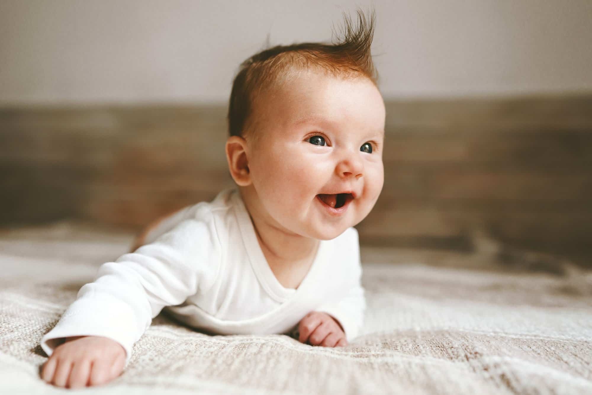La primera risa del bebé es como la de los primates