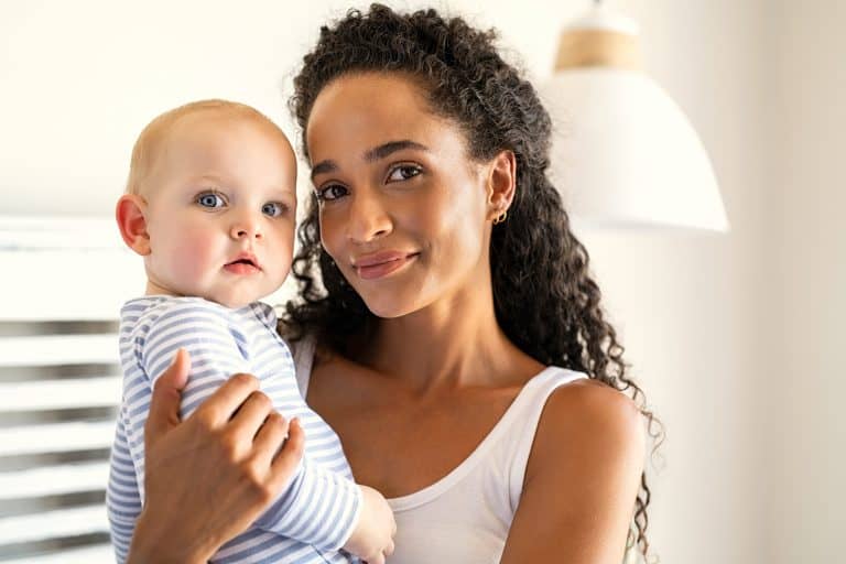 ¿Puede nacer un bebé negro de padres blancos?