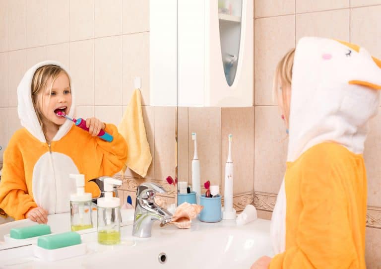 Cepillos de dientes para bebés: todo lo que debes saber y cómo