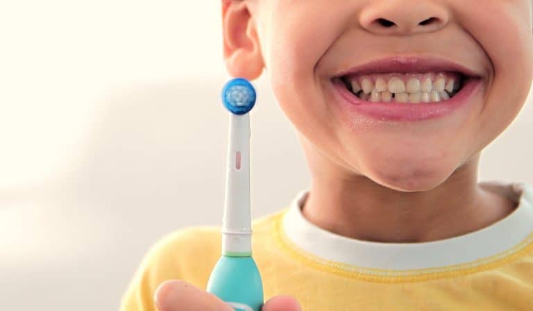 cepillo de dientes normal o eléctrico para peques