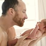 La oxitocina ayuda a los padres a cuidar y querer a su bebé