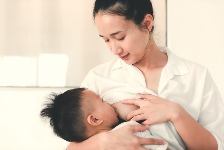 La leche materna cambia si el bebé está enfermo