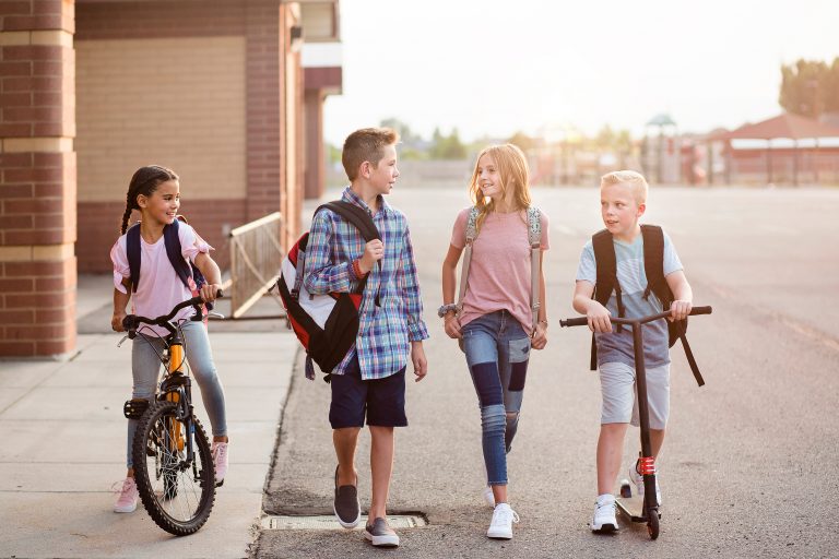 ¿Cuándo puede ir un niño solo al cole?