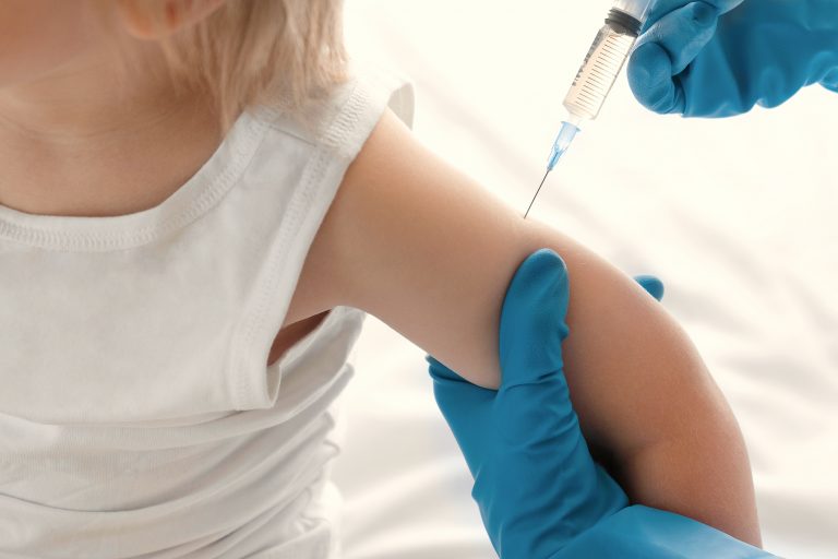 Europa recomienda vacunar de la Covid a bebés a partir de los 6 meses