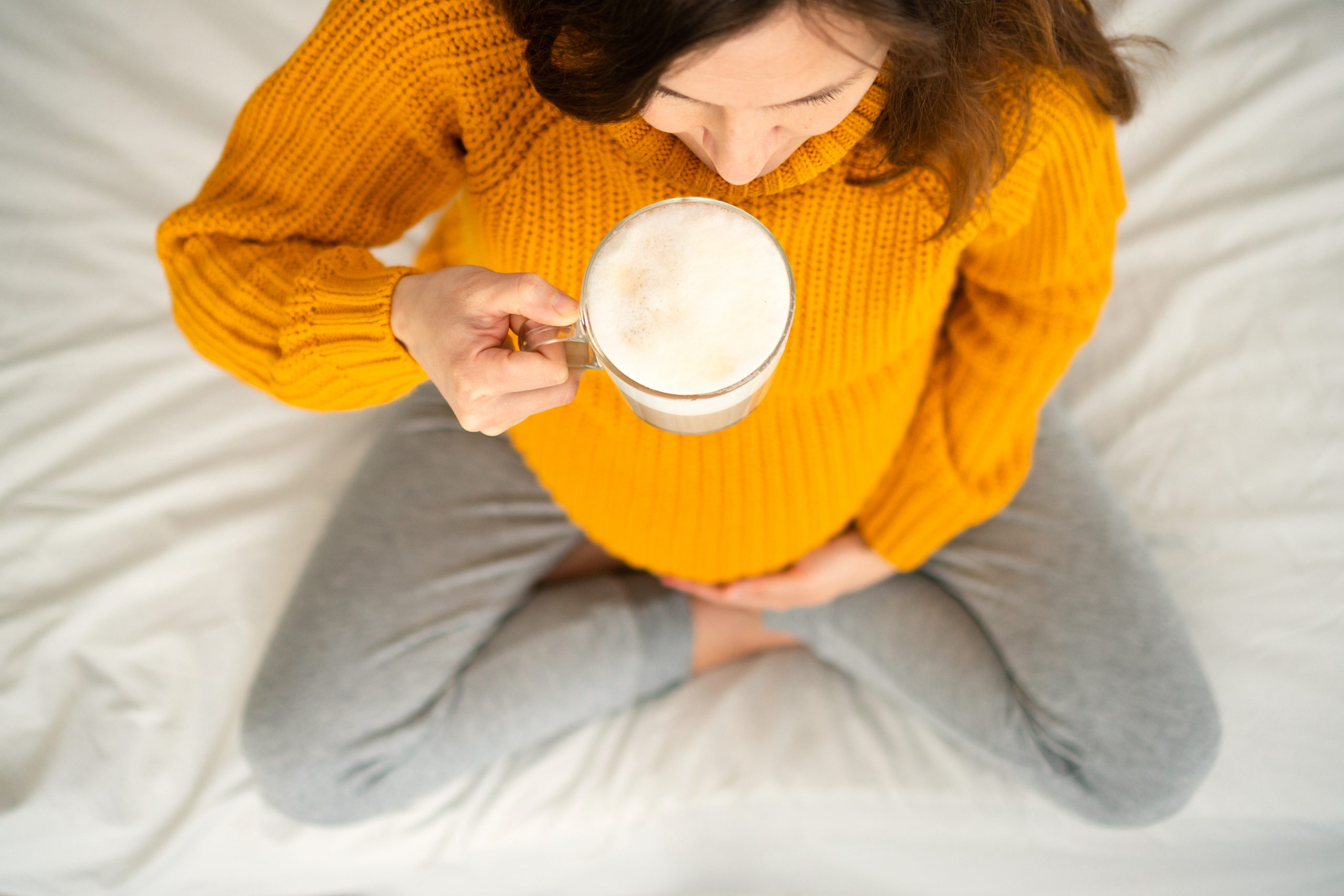 Beber café en el embarazo afecta a la estatura del bebé