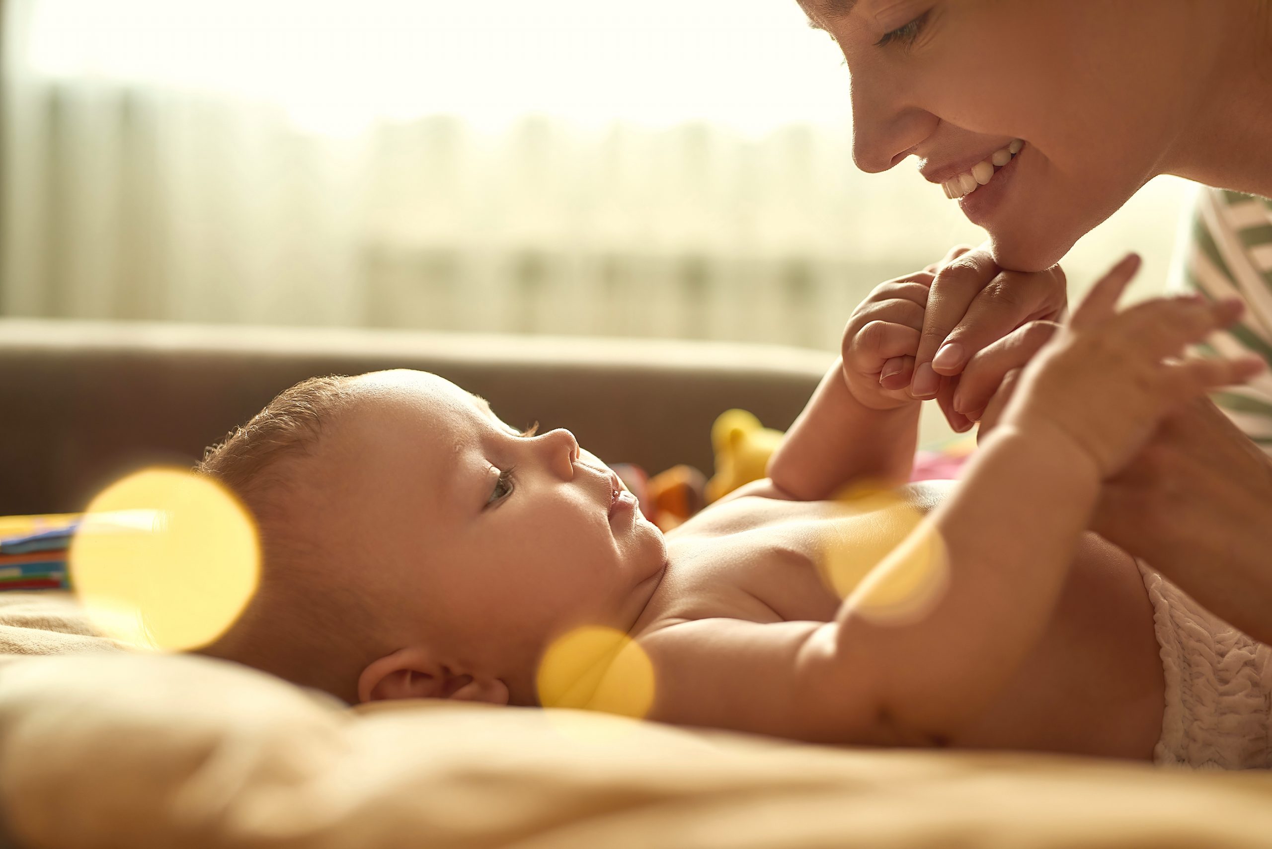La importancia del tacto entre madre y bebé