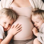 Nuevas variantes COVID en embarazadas, bebés y niños