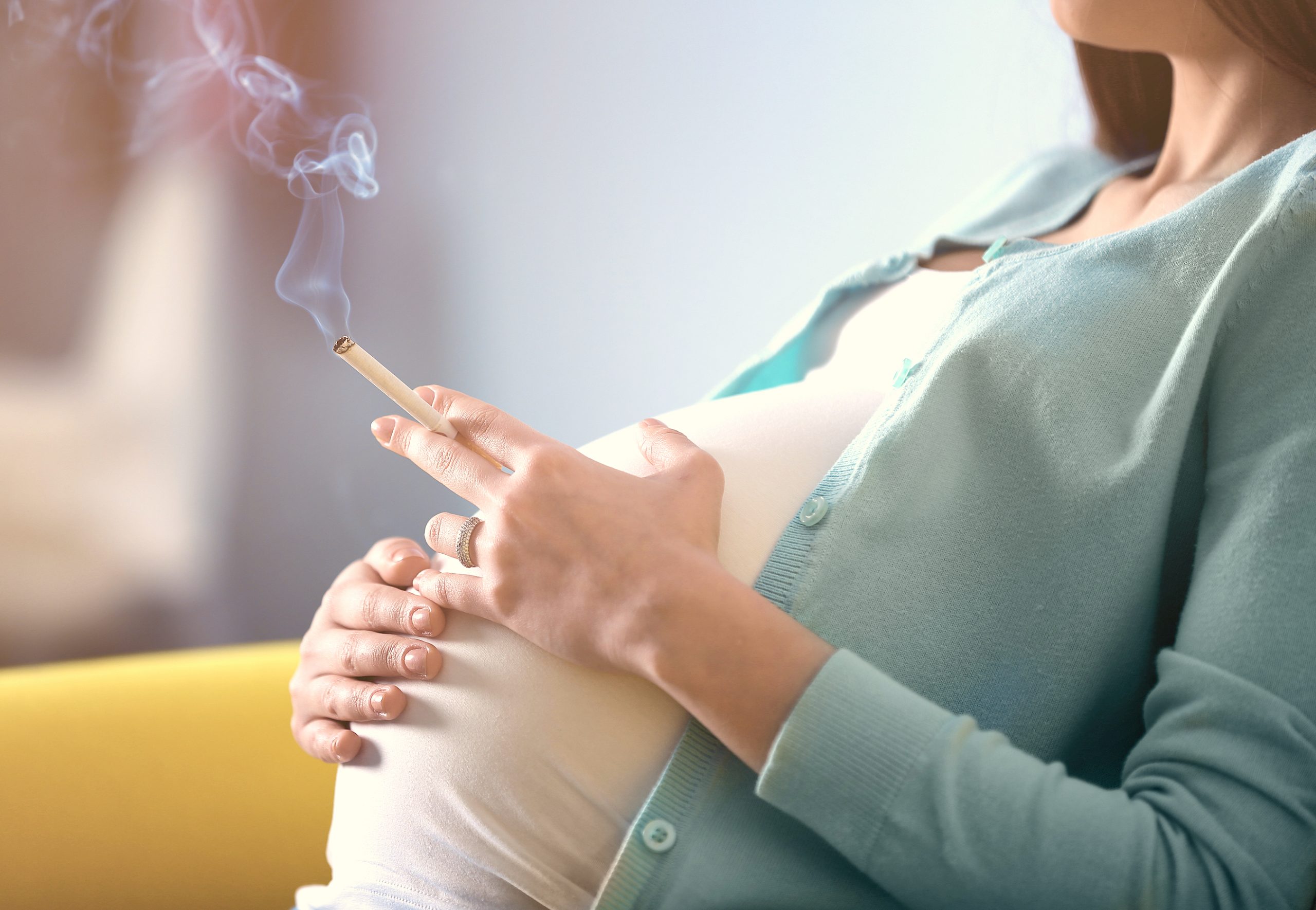Vitamina C mejora la salud de los hijos de fumadoras embarazadas