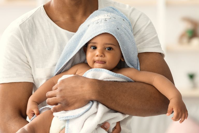 ¿Cada cuánto hay que lavar el pelo a los niños?