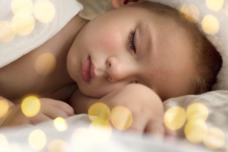 El peligro de la melatonina para facilitar el sueño infantil