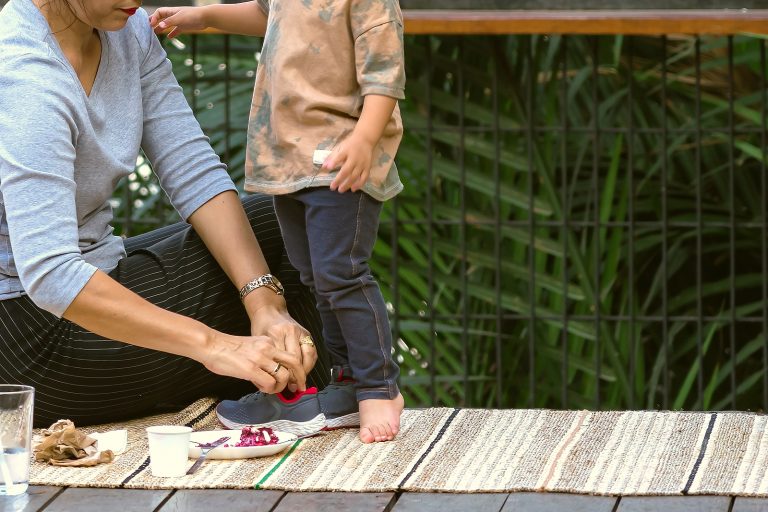 Trucos para elegir bien la talla de zapatos de los niños