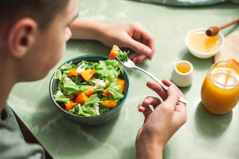 ¿Qué dieta debe seguir un adolescente para estar saludable?