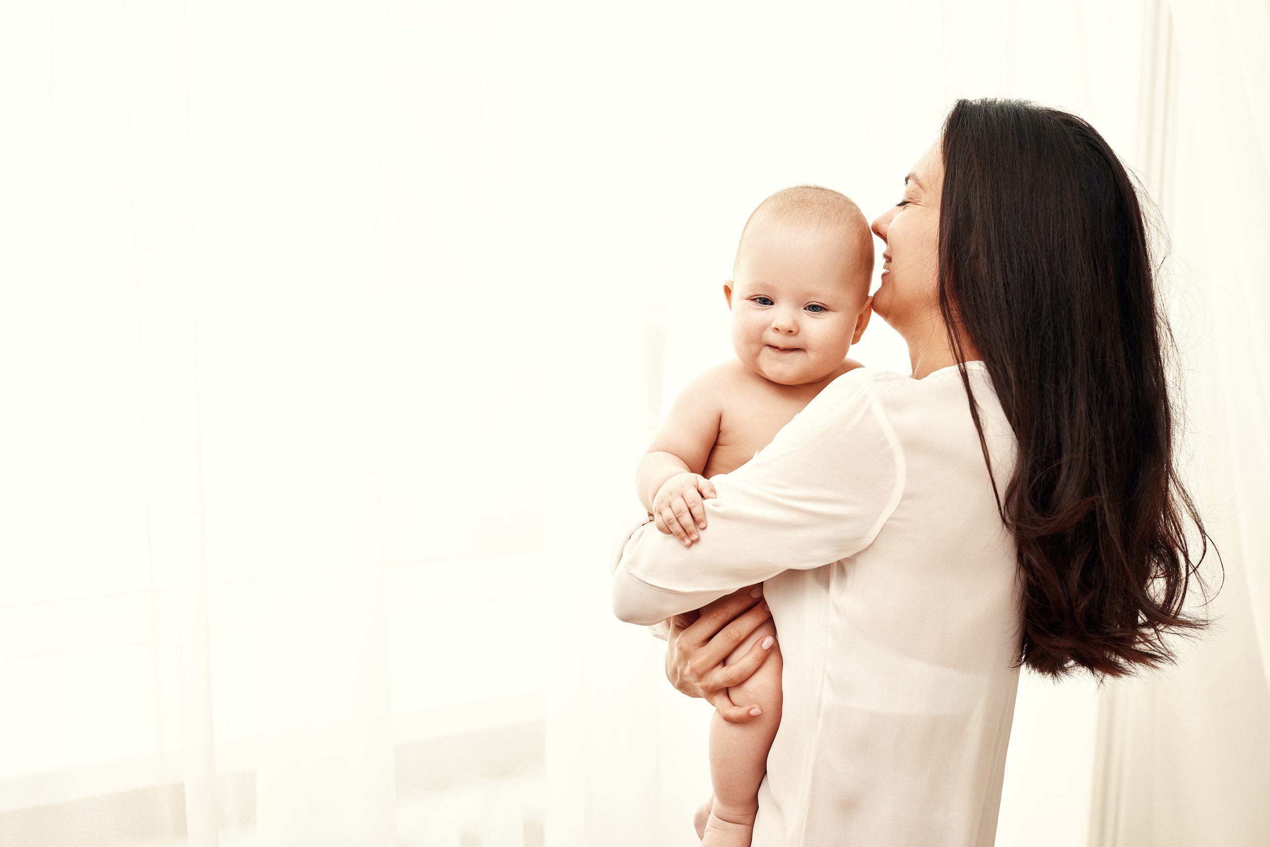 Baja por maternidad larga previene la depresión postparto