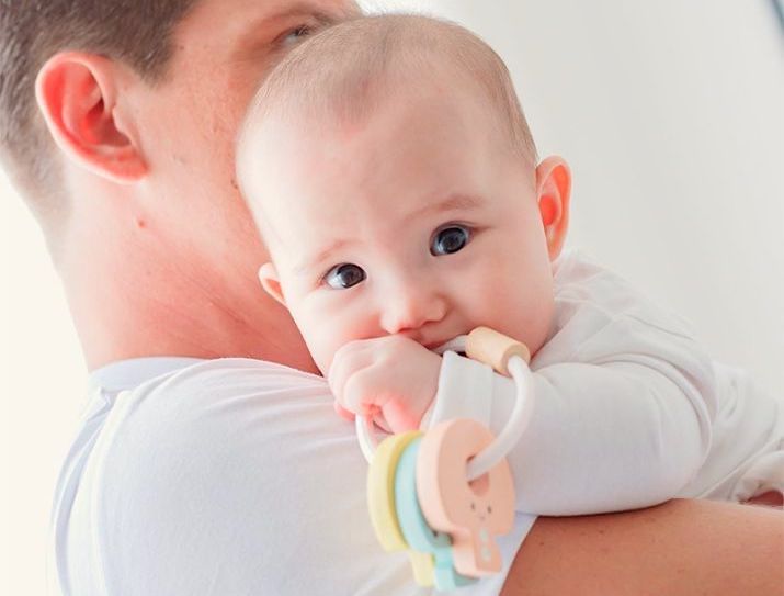 Sonajero para bebés de 3 meses: estimula la curiosidad de los más pequeños