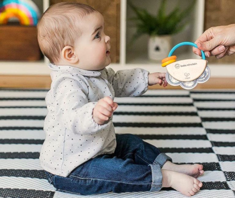 Sonajero para bebés de 3 meses: estimula la curiosidad de los más pequeños