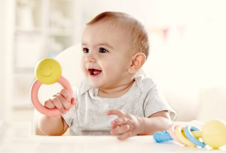 Estimulación infantil: Importancia y beneficios del sonajero