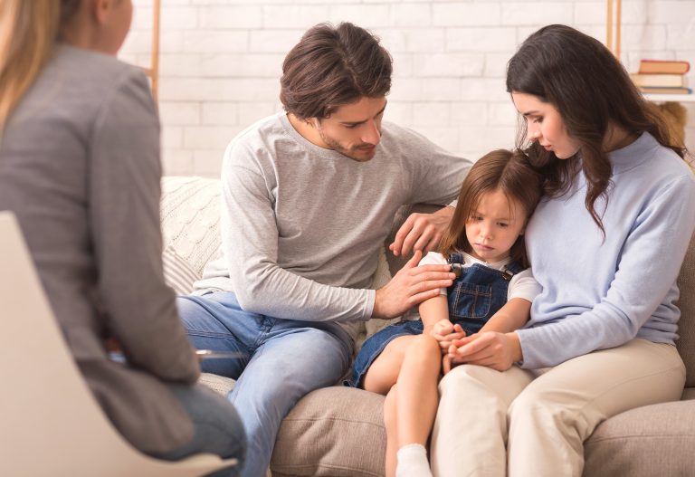 Consecuencias de invalidar emociones en la infancia