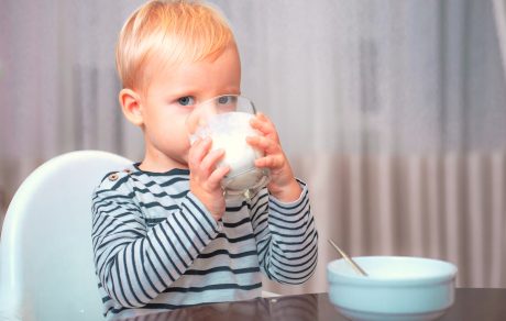 ¿Qué pasa si un niño toma leche sin lactosa?