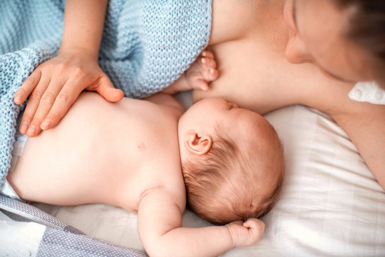 Colecho y lactancia materna reducen la muerte súbita del lactante