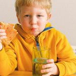 Una mala alimentación acorta la infancia de niños y niñas
