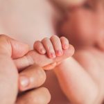 OMS reclama a Gobiernos baja de maternidad de 6 meses