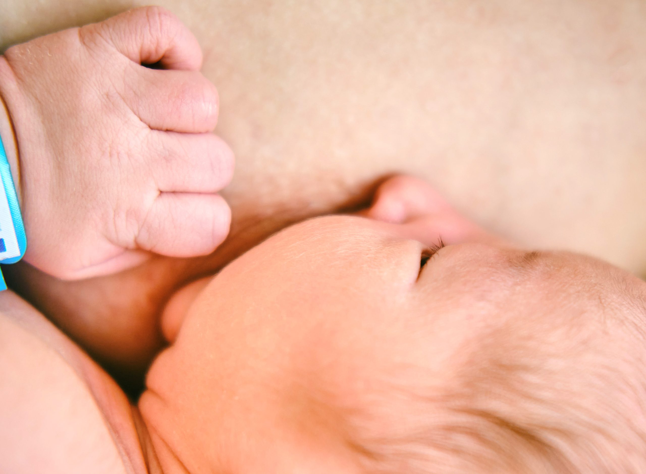 La lactancia materna es más necesaria para los bebés de cesárea