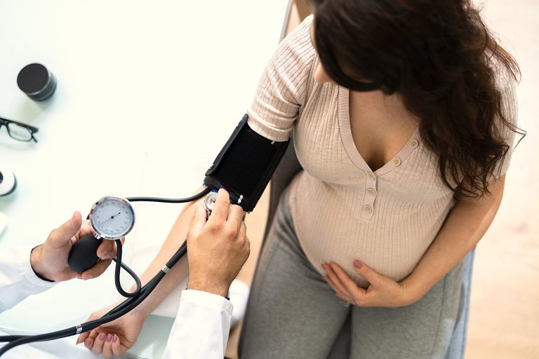 Hipertensión durante el embarazo y problemas de pensamiento