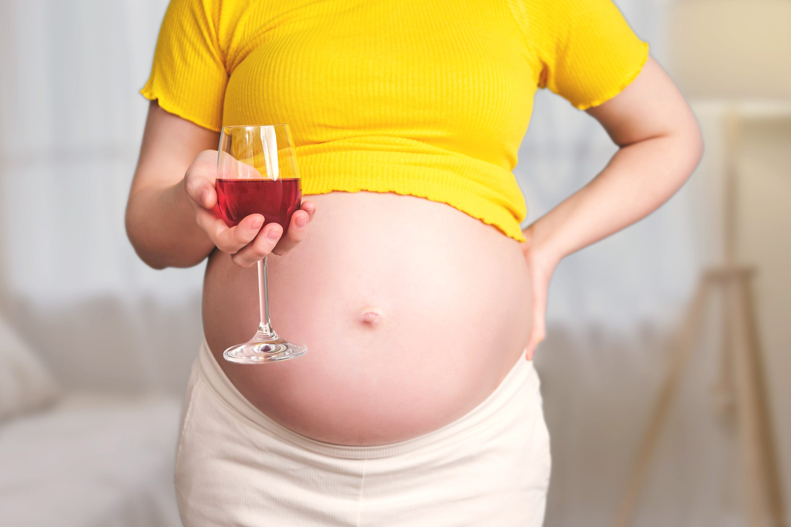 Beber alcohol embarazada puede alterar la cara del bebé
