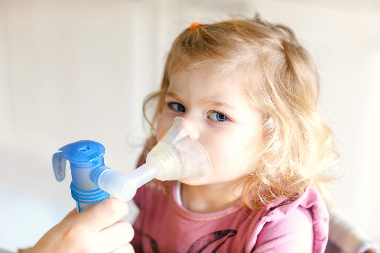 Tomar vitamina D no reduce el riesgo de asma en niños