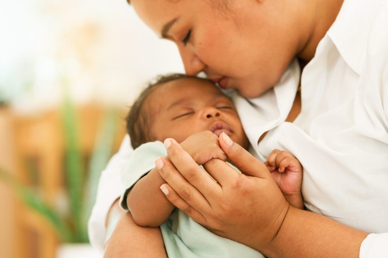 800 mujeres y 7.400 recién nacidos mueren cada día