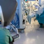 Nace el primer bebé tras trasplante de útero con cirugía robótica