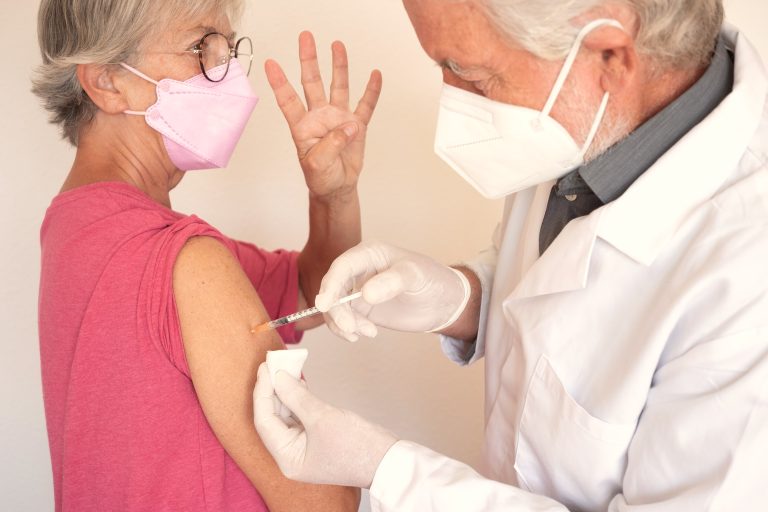 Aprobada vacuna VRS para mayores de 60