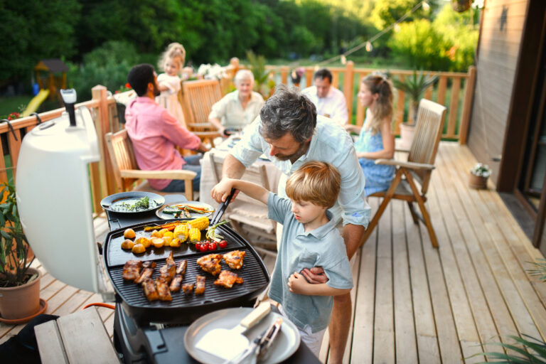 Beneficios de cenar en familia para los niños y adolescentes