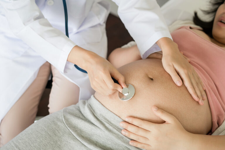 Complicaciones en el embarazo y salud de las madres