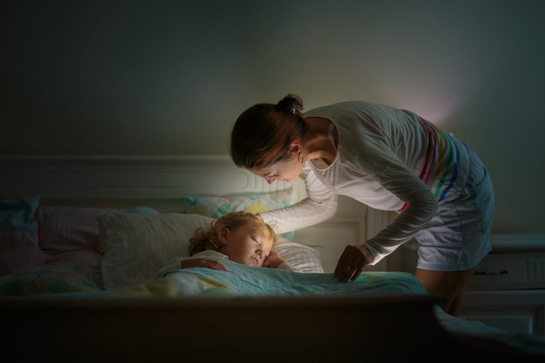 Tips de expertos de Harvard para ayudar a los niños a dormir solos