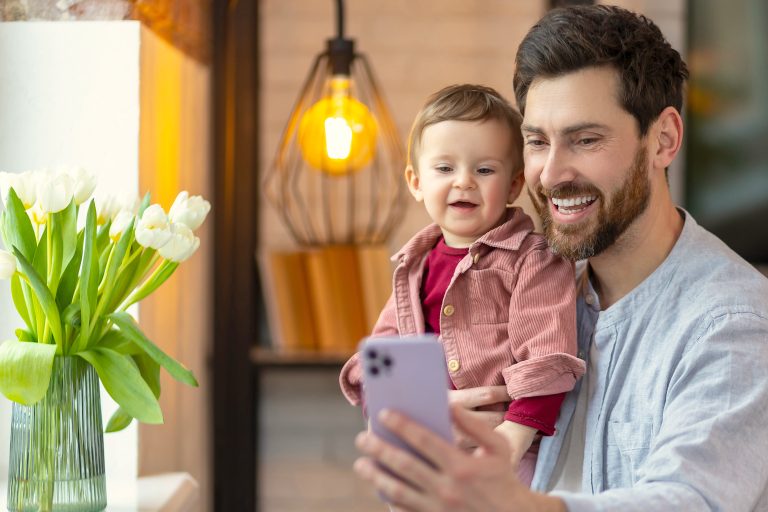 Los pedófilos buscan fotos infantiles en las redes sociales