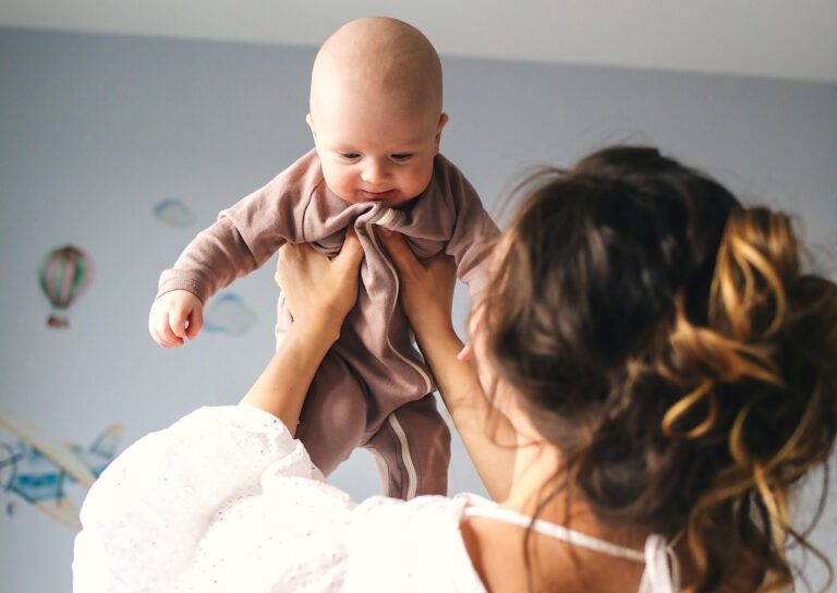 Los bebés aprenden a imitar porque ellos son imitados